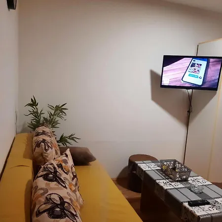 شقة Mace Mm :) Šabac